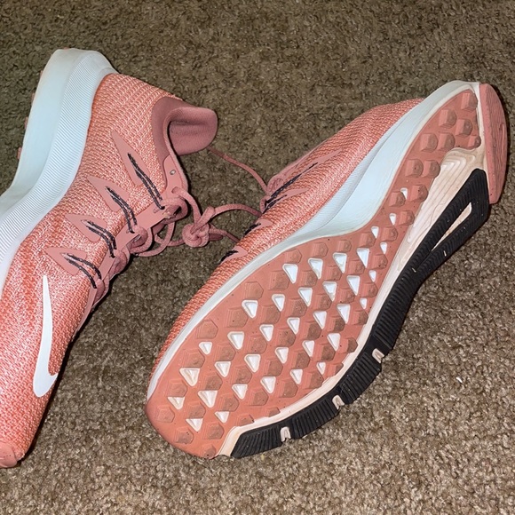 Nike - Picture 3 of 3